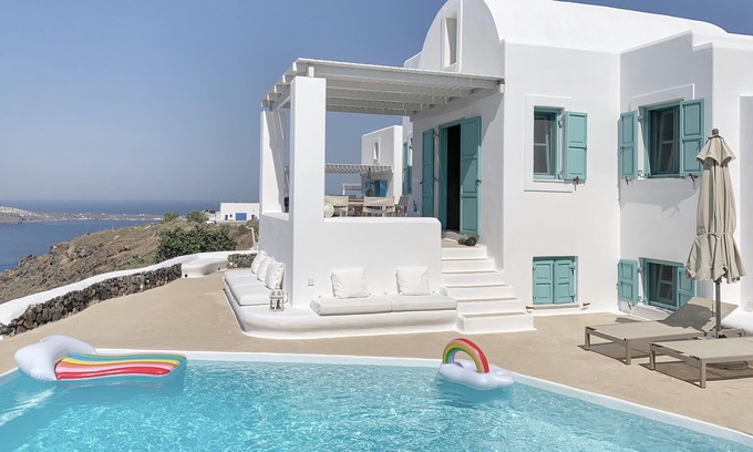 Finikia Villa | Villa Polaris Oia, private swimming pool , volcano view and free parking