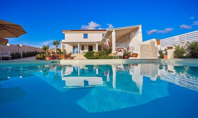 Petrosino Villa | Villa Pomelia by Xenia Sicily Villas