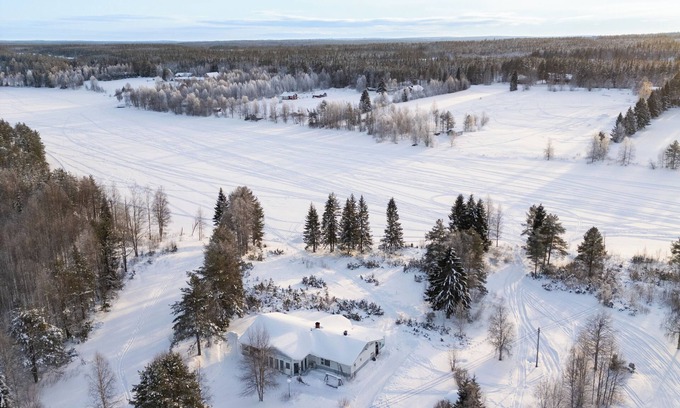 Ranua House | Villa Porila - Lapin taikaanIso talo järven rannalla luonnon keskellä