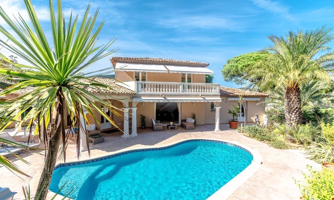 Plage de la Garonnette Villa | Villa Pour 10 Personnes Proche de la mer à Sainte-maxime