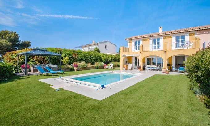 Cagnes-sur-Mer Villa | Villa 'Privée Avec Piscine' with Sea View, Private Pool and Wi-Fi