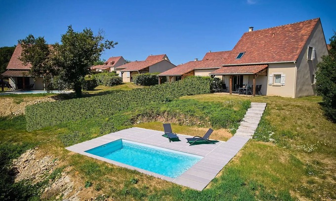 Lanzac Villa | Villa, privater Pool, unabhängig, 2 Bäder 8 Personen