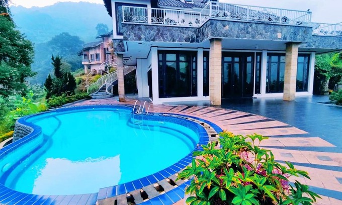 Cipanas Villa | Villa Puncak