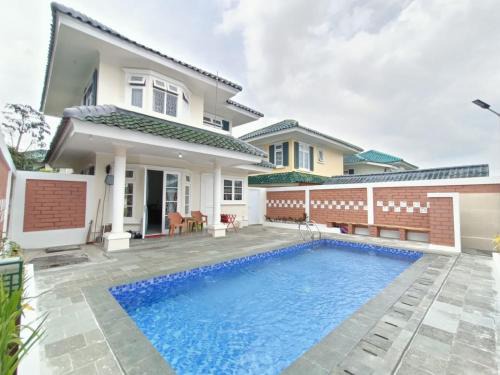 Cipanas Villa | Villa Puncak Resort Geulis 63