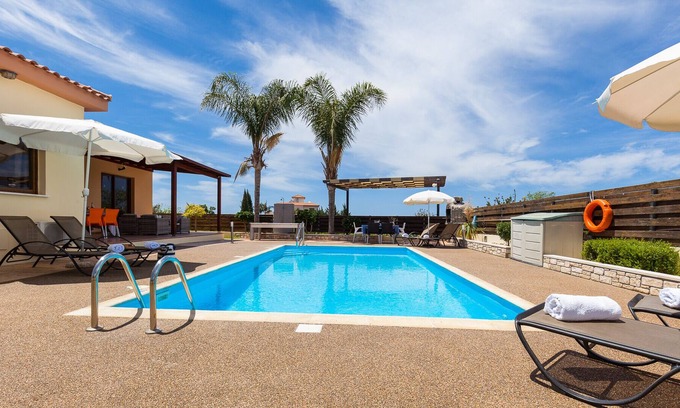 Peyia Town Villa | VILLA RAPHAEL, bungalow style 3 bed villa with mountain and distant sea views