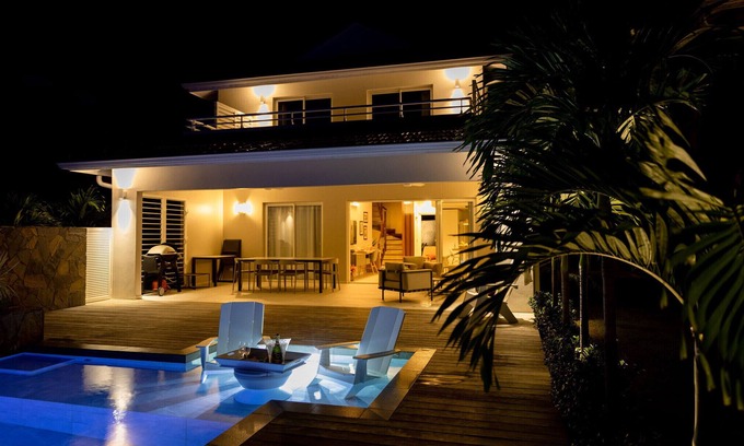 Le Diamant Villa | Villa Regent - Magnificent seafront villa with private pool