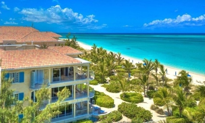 Grace Bay Condo | Villa Renaissance 305: 3rd Floor Deluxe, 2 Bedrooms, 2 1/2 Baths, Ocean Front