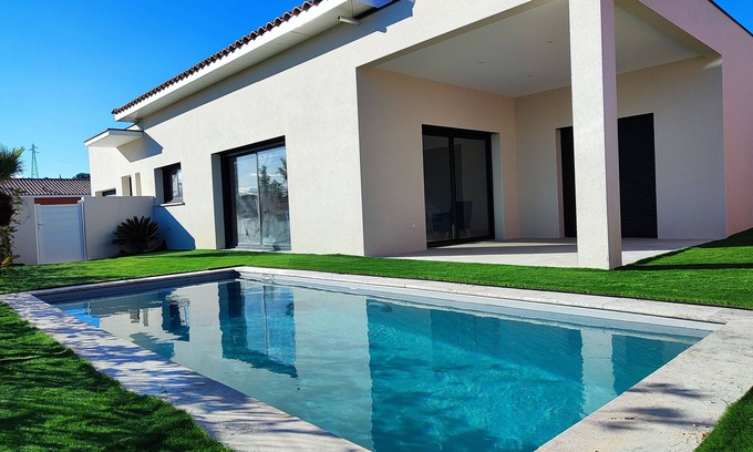 Pezenas Villa | VILLA REVA with swimming pool, between land and sea