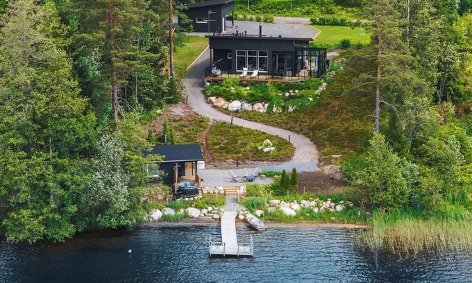 Klaukkala House | Villa Ritva - Modern - Lakefront - Hot Tub