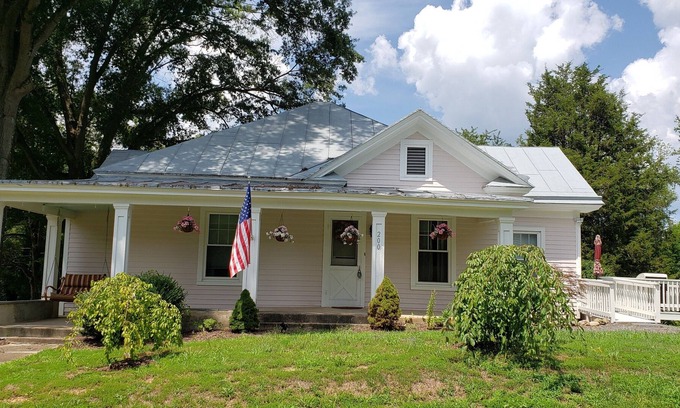 Gordonsville House | VILLA ROSA - Charming restored cottage w/ handicap amenities & 2 full baths