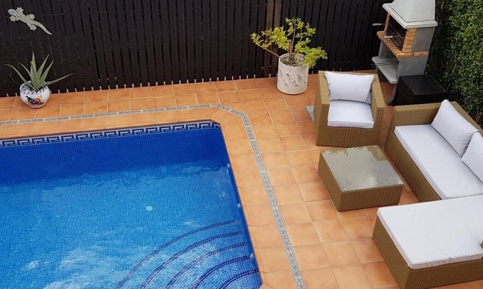 Torre-Pacheco Villa | Villa Rosa with private saltwater pool. Close to padel courts and all amenities.