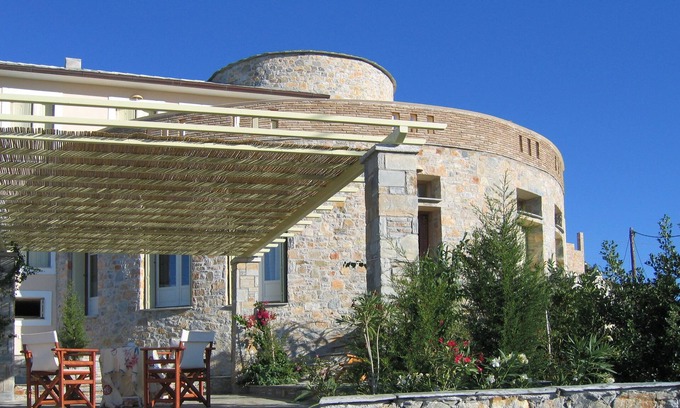 Alonissos Villa | Villa Rotunda in Alonissos Old Town