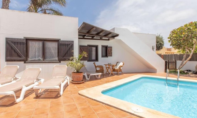 Corralejo Villa | Villa Rustica -Heated Pool & Garden near the Beach