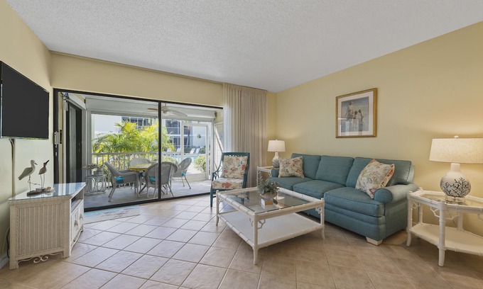 Sanibel Condo | Villa Sanibel 3B, 2 Bedroom Ground-level Condo, Overlooks Pool