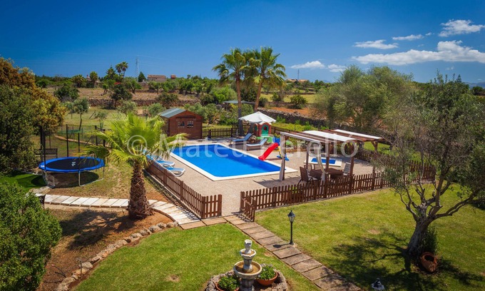 Santa Margalida Villa | Villa Santa Eulalia, Country villa with pool, large garden and plot with animals