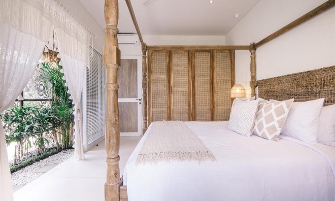Mushroom Bay Villa | Villa Santai at Sandy Bay