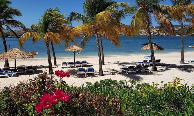 Mamora Bay Villa | Villa Shamrock 2 bedroom beachfront villa