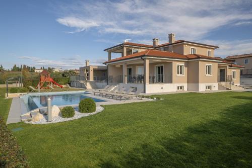 Kastelir-Labinci Villa | Villa Silvia for 10 people with infinity pool and large playground