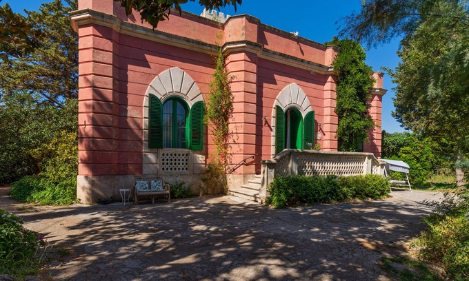 Cutrofiano Villa | Villa "Sirgole 1897 - Salento" with Private Garden & Wi-Fi