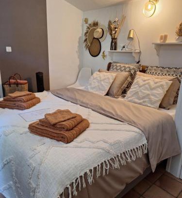Le Thoronet Bed & Breakfast | Villa Sisyphe chambre"la jeanette"