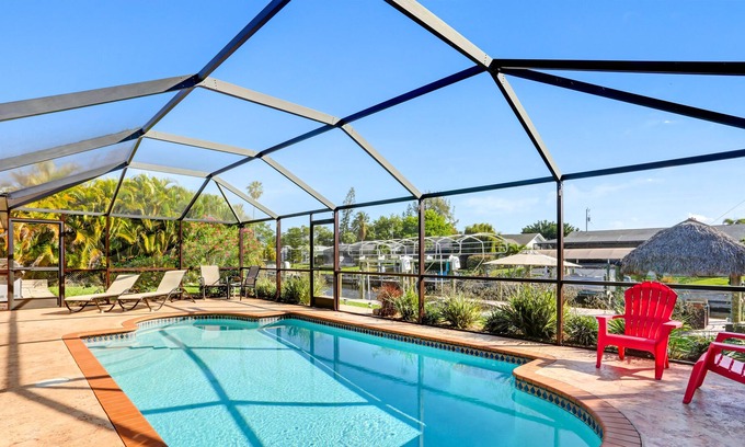 Caloosahatchee Villa | Villa Siva - Waterfront home w. Gulf access. Sun all day! Close to downtown.