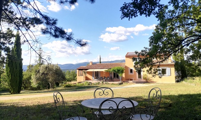 Saignon Villa | Villa Soleyanou detached house, quiet, dominant view in the countryside in Saignon