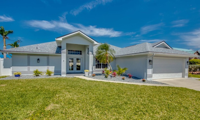Pelican Villa | Villa Sparkle Blue - renovated with large pool and spa