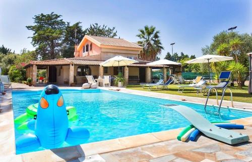 Alghero Villa | Villa Sporting with tennis court, swimming pool, football field near the beaches