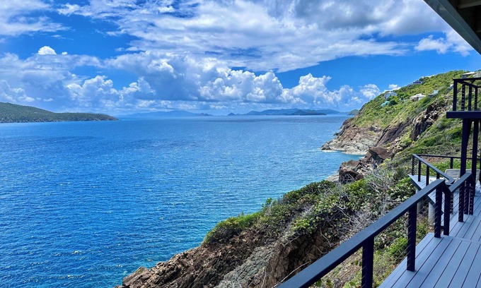 Estate Peterborg Villa | Villa STARGATE welcomes you to an island escape where the sky meets the sea.