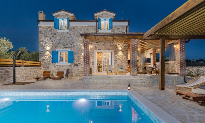 Pakostane Villa | Villa Stella Del Lago, Vrana