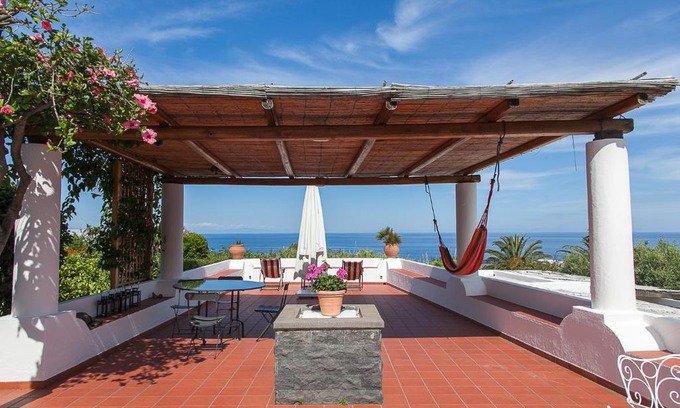 San Vincenzo Villa | Villa STROMBOLI E STROMBOLICCHIO