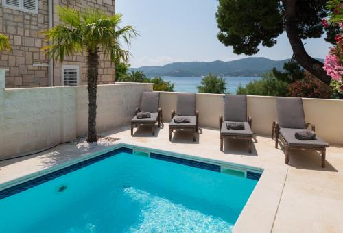 Cove Tri Zala (Zrnovo) Apartment | Villa Suartini Viganj Pool or Jakuzzi