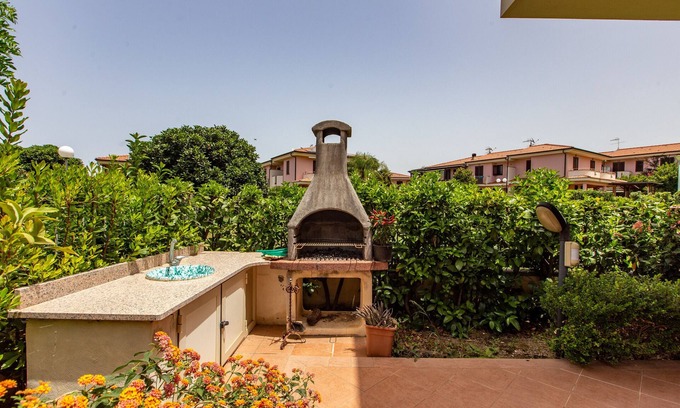 Acquedolci Villa | Villa 'Sul Mare' with Sea View, Shared Pool and Wi-Fi