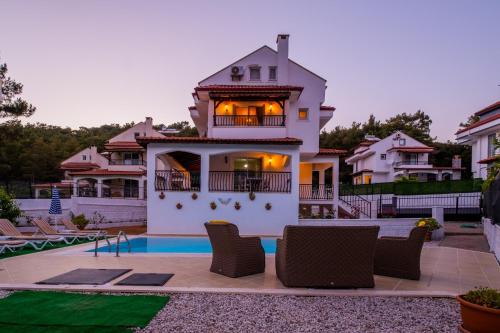 Hisaronu House | Villa Sunday by Solo Villa at Hisarönü Center