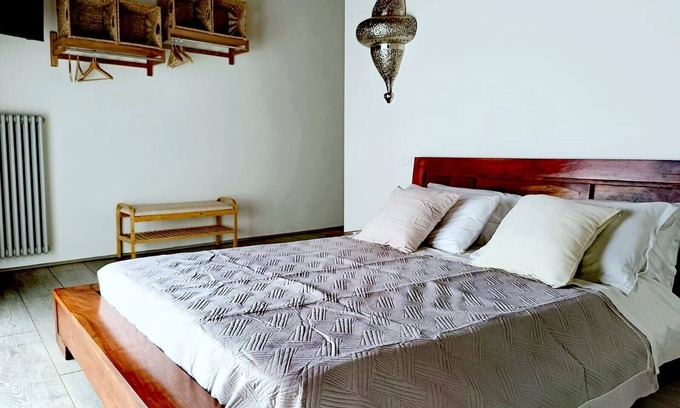 Cascina Villa | Villa 'Sunflowers' with Mountain View, Wi-Fi and Air Conditioning