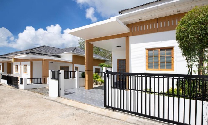 Thep Kasattri Villa | Villa Sunrise Garden B190