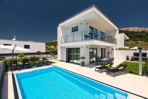 Jurandvor Villa | Villa Supernus with Heated Pool