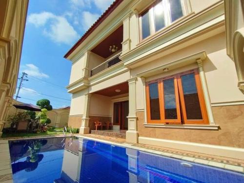 Tegalrejo House | Villa Syariah Muvida dengan Kolam Renang di Tengah Kota