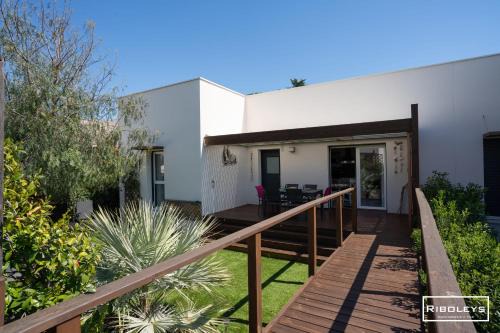 Vias Villa | Villa T3 à 400m de la plage avec piscine