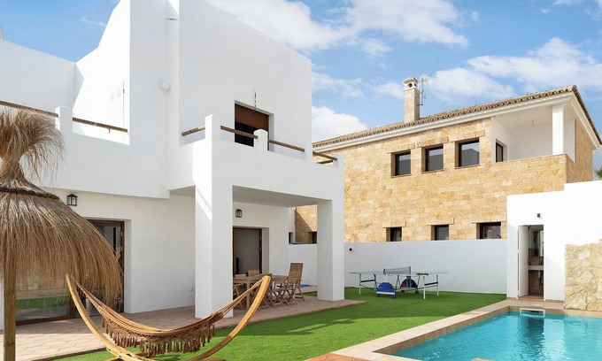 Bolonia Villa | 'Villa Tahona' close to the Beach with Pool & Wi-Fi