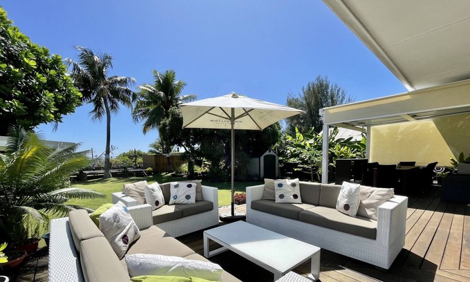 Taunoa House | Villa Temoana, sea front in Papeete...