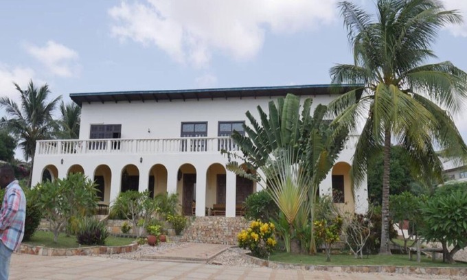 Bortianor Villa | Villa Teranga Boutique villa Ghana with gardens and swimming pool