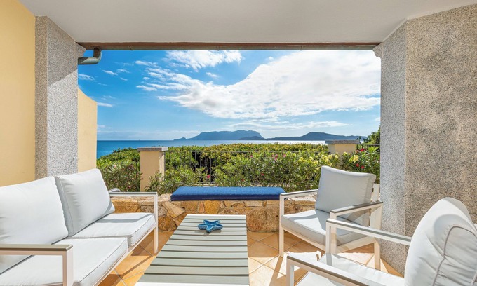 Pittulongu Apartment | Villa Terrazza su Tavolara with Sea View, Wi-Fi, Garden & Terrace