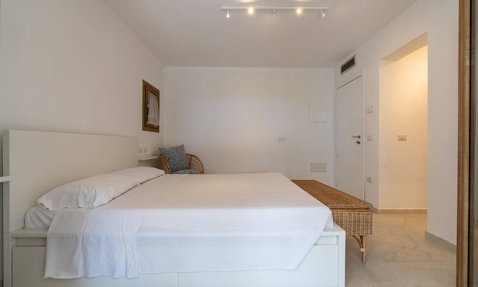 Pittulongu Villa | Villa "The Beach" with Sea View, Shared Terrace & Wi-Fi
