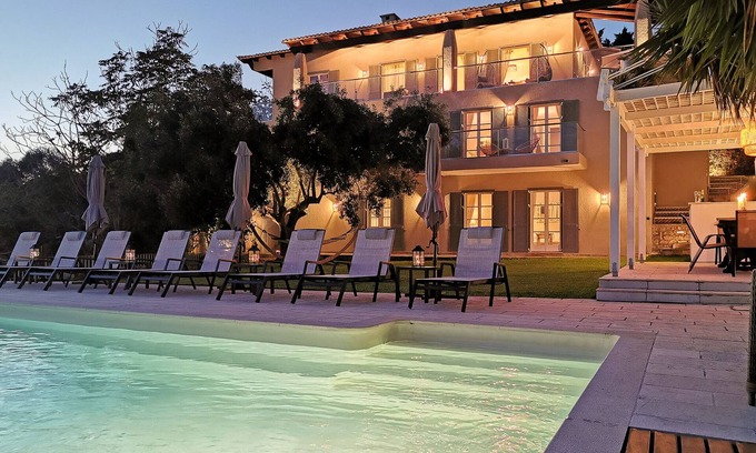Kaligata Villa | ★Villa Theresia - Luxury Pool Villa w 180º Ocean Views