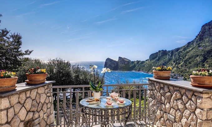 Marina del Cantone Villa | Villa Tre Pizzi – Spectacular water views and walking distance to beach