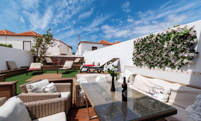 El Madronal Villa | Villa Tricia. Lovely 6 Bedroom Villa. Communal Heated Pool
