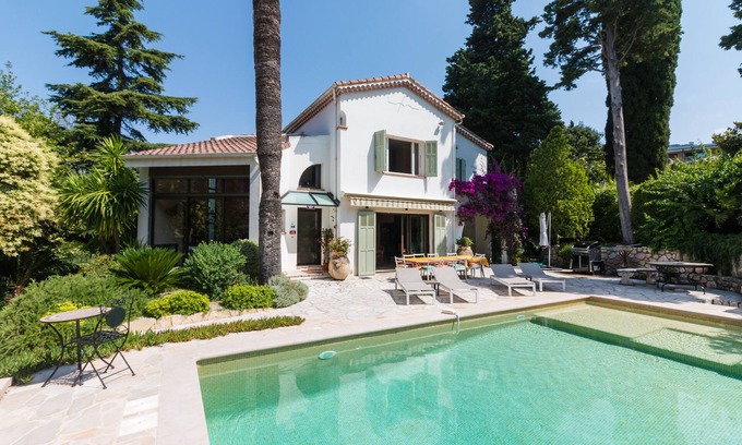 California - Pezou Villa | "VILLA TSAVORITE - CANNES CALIFORNIE" : large swimming pool, 4 bedrooms & 210 m2.