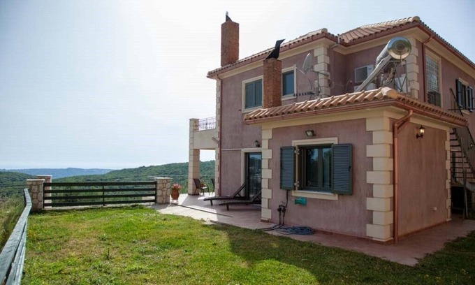 Agios Eleftherios Villa | Villa Tzanatos, spacious Villa with great view!