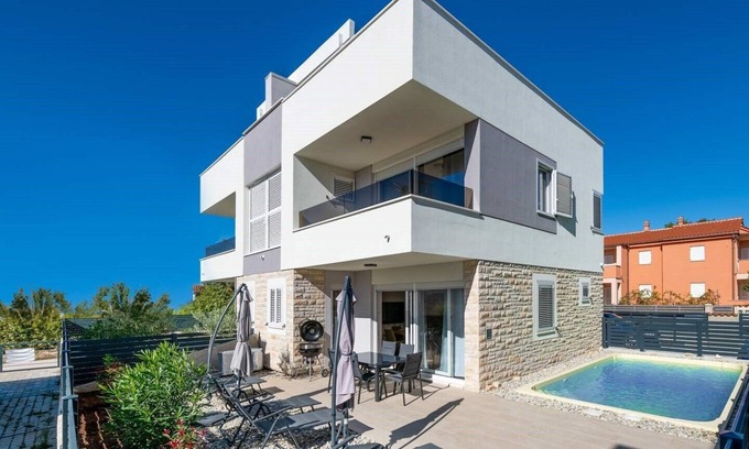 Barbariga Villa | Villa Valencan 3 by Villsy
